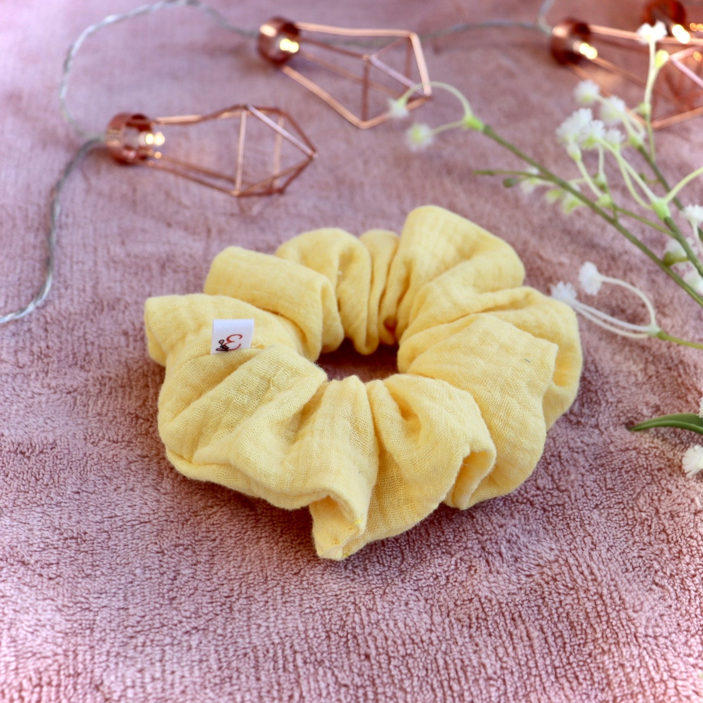 Essi - keltainen harso scrunchie