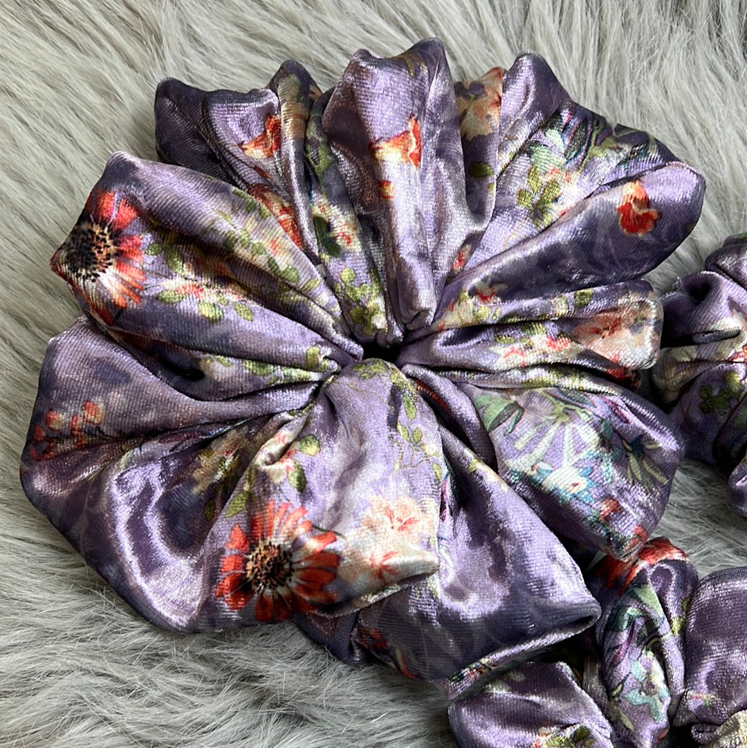 Aurora - laventeli kukka sametti scrunchie | Rajoitettu erä!